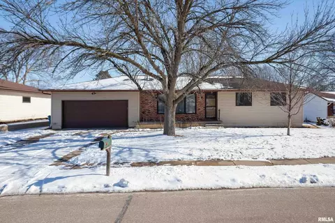 609 N 5th Pl, Eldridge, IA 52748 photo 1