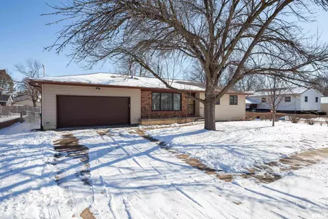 609 N 5th Pl, Eldridge, IA 52748 photo 2