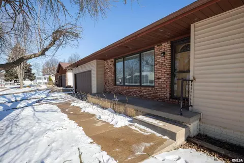 609 N 5th Pl, Eldridge, IA 52748 photo 4