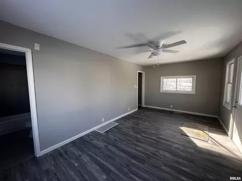 1202 3rd St, Silvis, IL 61282 photo 3