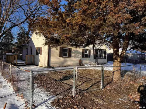 1202 3rd St, Silvis, IL 61282 photo 2
