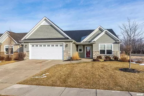 100 Muhs Cir, Eldridge, IA 52748 photo 1