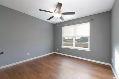 100 Muhs Cir, Eldridge, IA 52748 photo 5