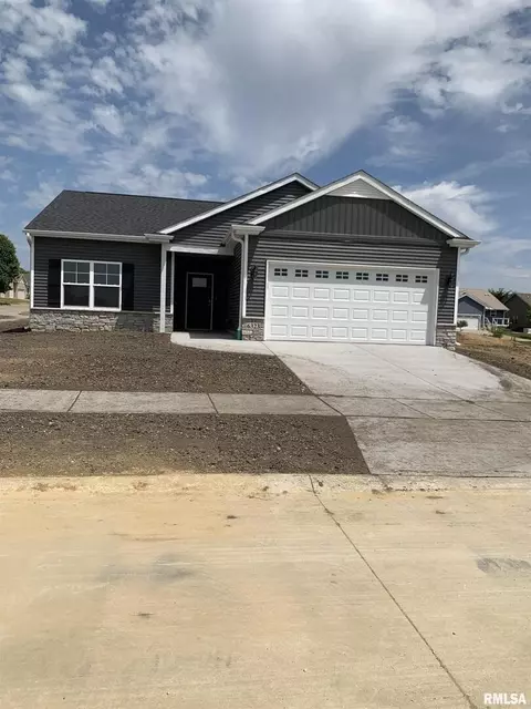 2644 Pheasant Creek Cir, Davenport, IA 52807