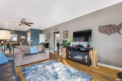 2307 19th Ave, Moline, IL 61265 photo 4