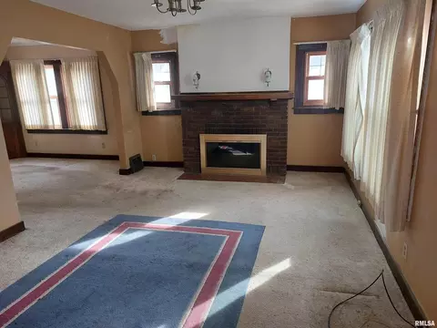 2610 4th St, Moline, IL 61265 photo 2