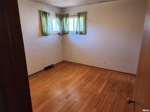 1181 34th St, Moline, IL 61265 photo 6