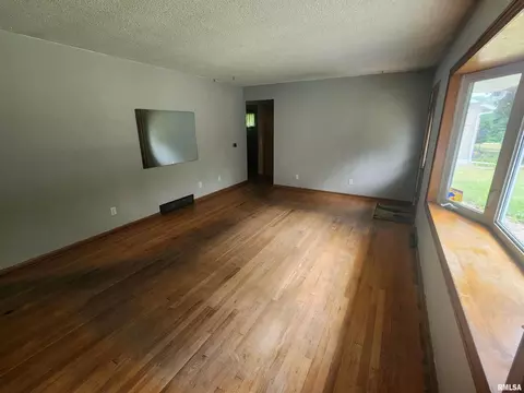 1181 34th St, Moline, IL 61265 photo 8