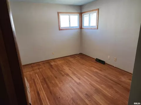 1181 34th St, Moline, IL 61265 photo 5