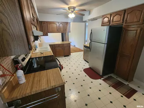 1181 34th St, Moline, IL 61265 photo 4