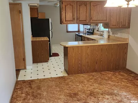 1181 34th St, Moline, IL 61265 photo 2