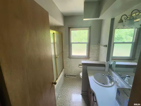 1181 34th St, Moline, IL 61265 photo 9