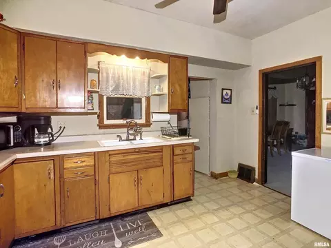 829 7th Ave, Fulton, IL 61252 photo 9