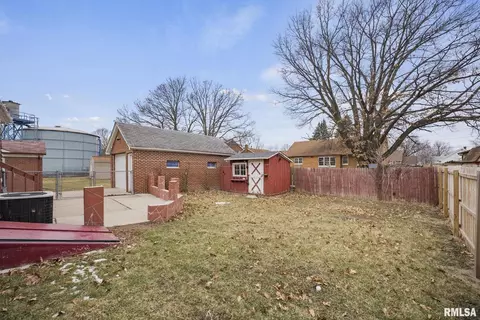 409 10th Ave, Silvis, IL 61282 photo 3