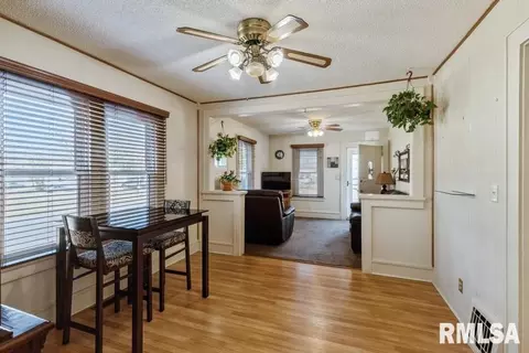 1801 32nd St, Moline, IL 61265 photo 9