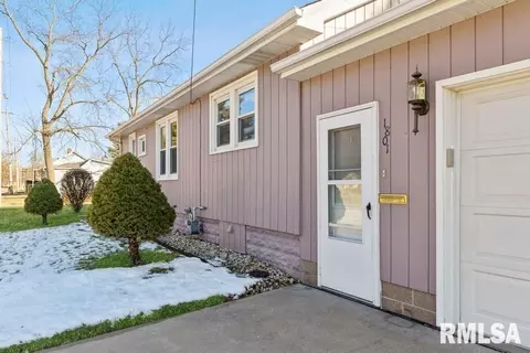 1801 32nd St, Moline, IL 61265 photo 2