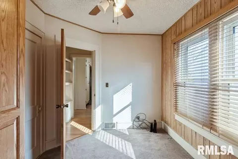 1801 32nd St, Moline, IL 61265 photo 16