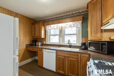 1801 32nd St, Moline, IL 61265 photo 13