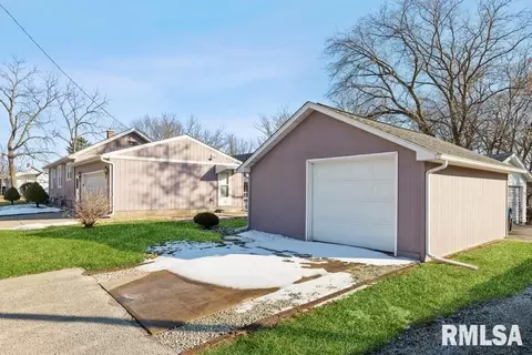 1801 32nd St, Moline, IL 61265 photo 4