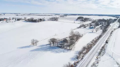 19270 Fellows Rd, Morrison, IL 61270 photo 2