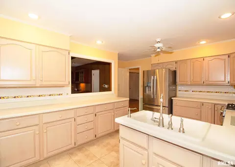 2631 35th St, Moline, IL 61265 photo 7