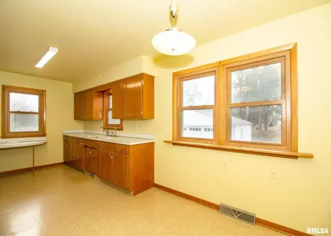 4320 16th Ave, Moline, IL 61265 photo 6