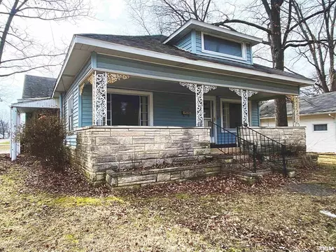706 E Washington St, Christopher, IL 62822 photo 2