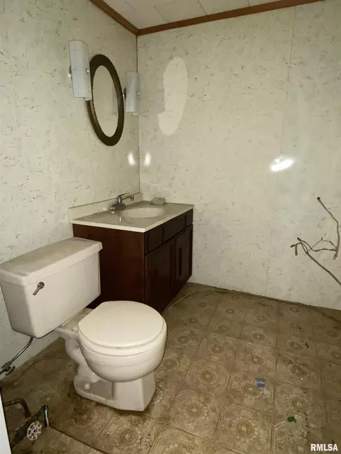 706 E Washington St, Christopher, IL 62822 photo 10