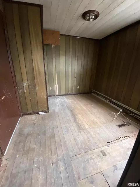 706 E Washington St, Christopher, IL 62822 photo 11