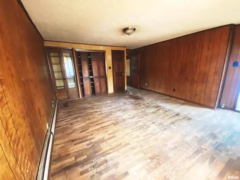 706 E Washington St, Christopher, IL 62822 photo 5