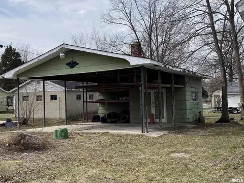 706 E Washington St, Christopher, IL 62822 photo 4
