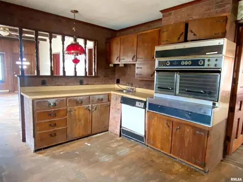 706 E Washington St, Christopher, IL 62822 photo 6