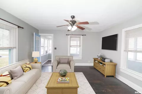 1703 10th St, Moline, IL 61265 photo 2