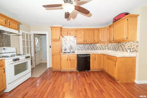 1703 10th St, Moline, IL 61265 photo 11