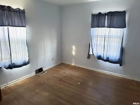 233 7th St, Silvis, IL 61282 photo 10