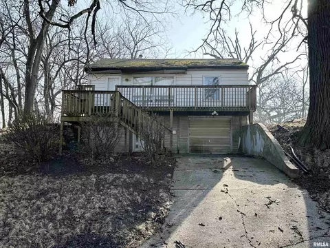 233 7th St, Silvis, IL 61282 photo 1