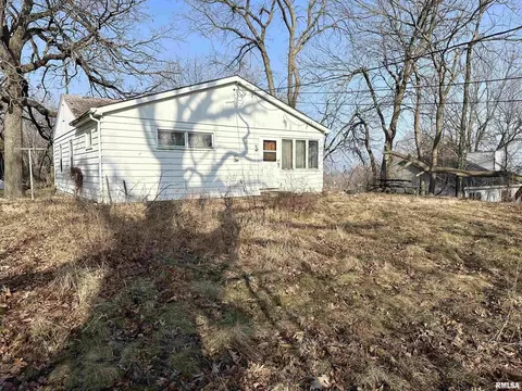 233 7th St, Silvis, IL 61282 photo 3