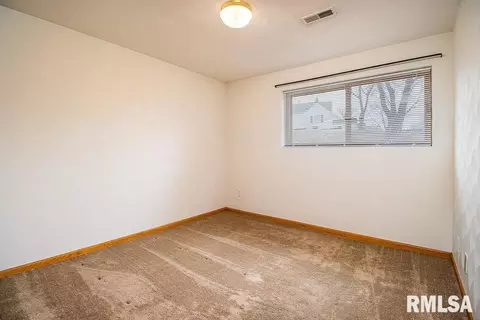 207 5th St, Silvis, IL 61282 photo 11