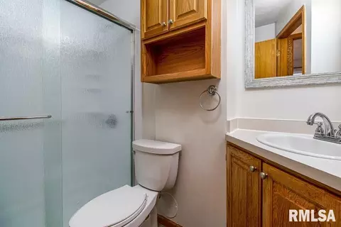 207 5th St, Silvis, IL 61282 photo 9