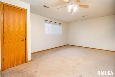 207 5th St, Silvis, IL 61282 photo 4