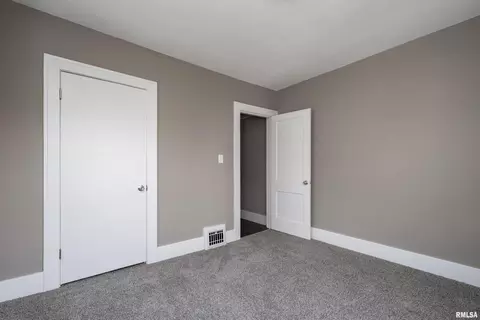 2128 3rd St, Moline, IL 61265 photo 15