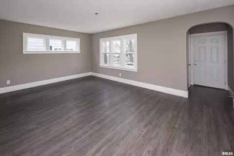 2128 3rd St, Moline, IL 61265 photo 3