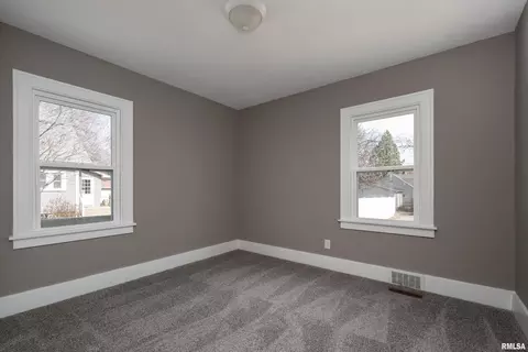 2128 3rd St, Moline, IL 61265 photo 12