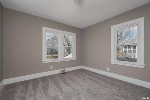 2128 3rd St, Moline, IL 61265 photo 13