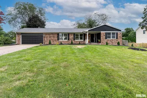 2333 Windsor Dr, Davenport, IA 52806