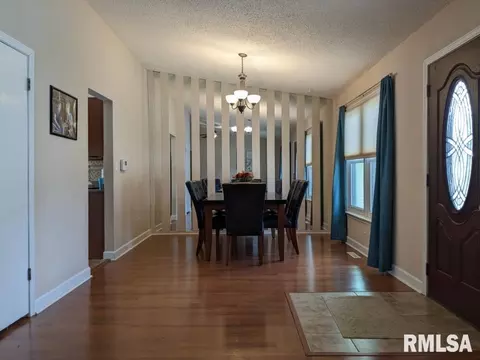 104 Westbrook Dr, Springfield, IL 62702 photo 2