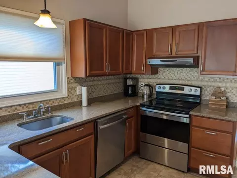 104 Westbrook Dr, Springfield, IL 62702 photo 5