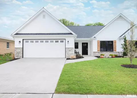 215 W Davenport St, Eldridge, IA 52748