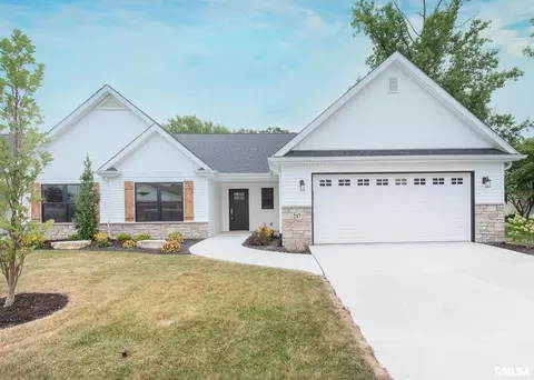 217 W Davenport St, Eldridge, IA 52748
