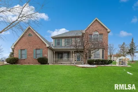 1028 Carriage Hill Ct, Clinton, IA 52732